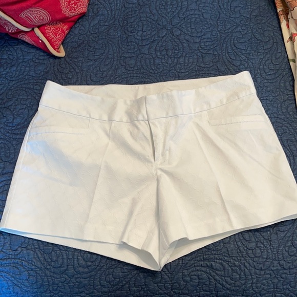 Lilly Pulitzer Pants - NWT sz 10 Lilly Pulitzer Ellie Shorts resort white